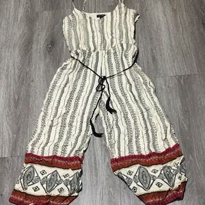 Jessica Simpson Black and White Jumpsuit with Wide-Leg Design